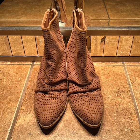 NWT Faux Suede Carmel Booties - Picture 3 of 7
